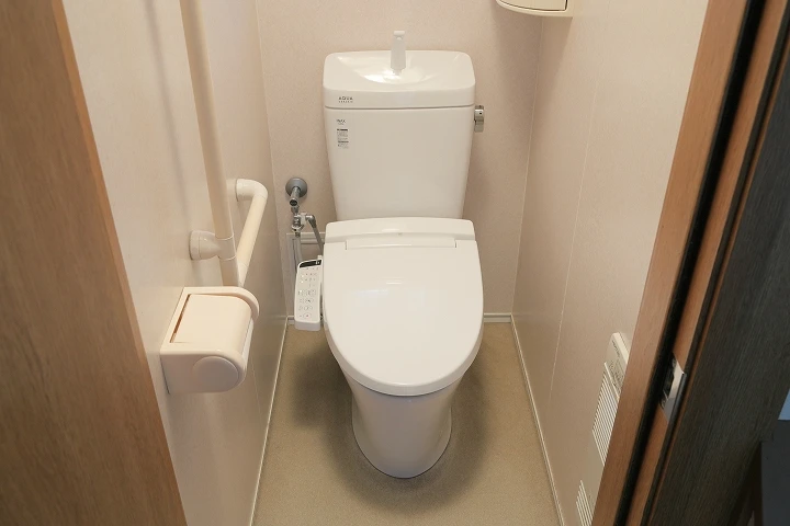 リクシル「アメージュZ」へのトイレリフォーム事例／京都府宇治市