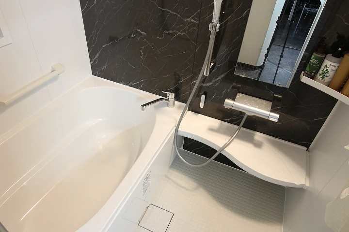 タイル張りの在来浴室からリクシル「アライズ」へのユニットバスリフォーム事例／京都市左京区