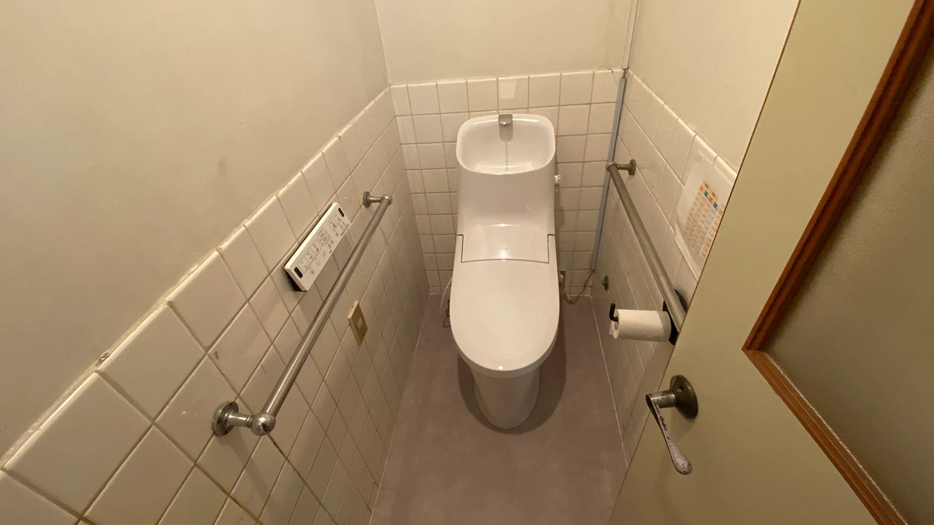 タイルをクッションフロアに！一体型トイレのリフォーム事例／京都市中京区