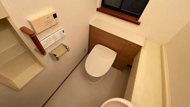 収納棚付き！リクシル「リフォレ」へのトイレリフォーム／京都市西京区