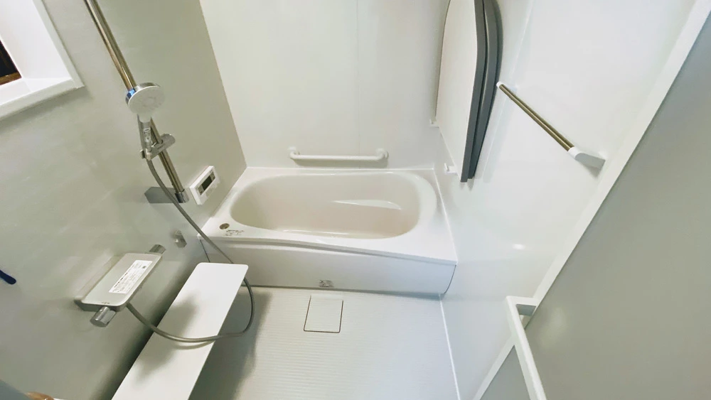 タイルの洗面所はクロス仕上げに！在来浴室のユニットバスリフォーム事例／京都市西京区