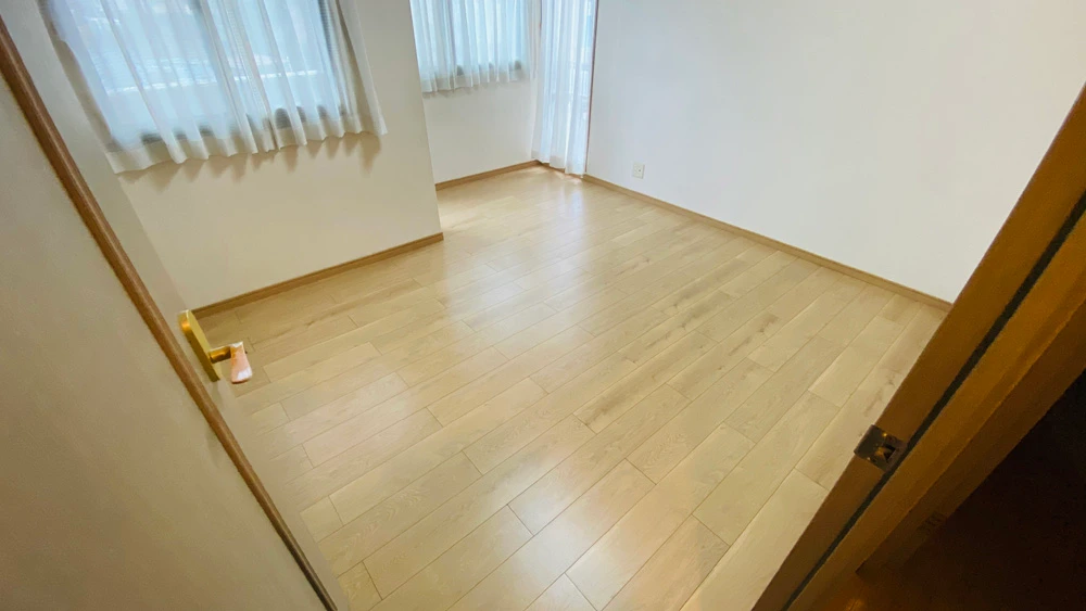 マンションの3部屋洋室のカーペットをフローリングに／京都市山科区