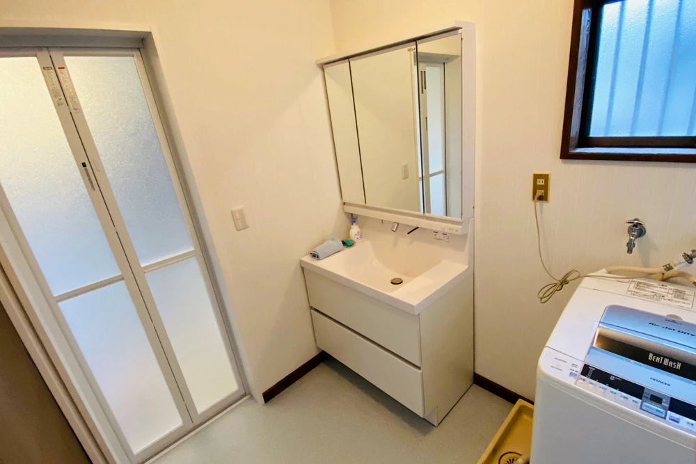 クロス・床張替え！少し大きな洗面所のリフォーム事例／京都市北区