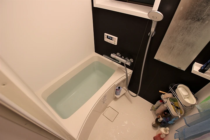 漏水も解決！費用を抑えた在来浴室・給湯器リフォーム事例／京都市北区