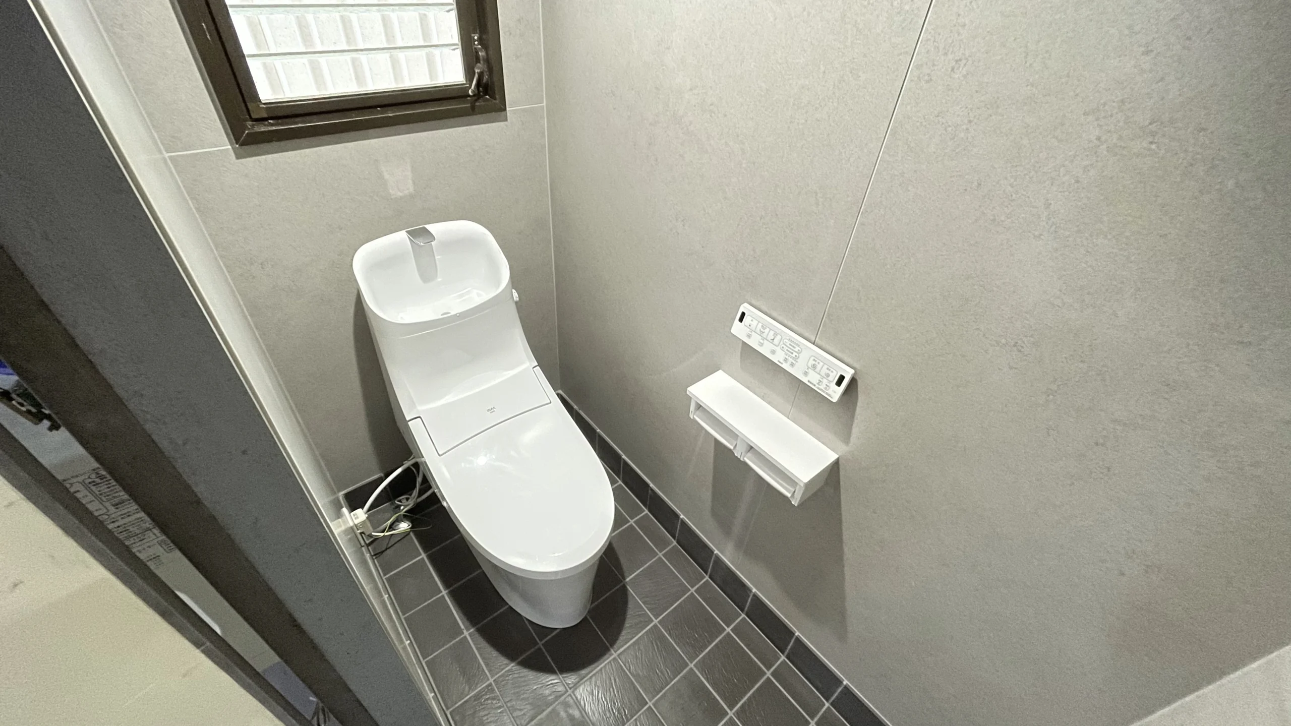 事務所の和式トイレをリクシル「アメージュZA]でリフォームした事例