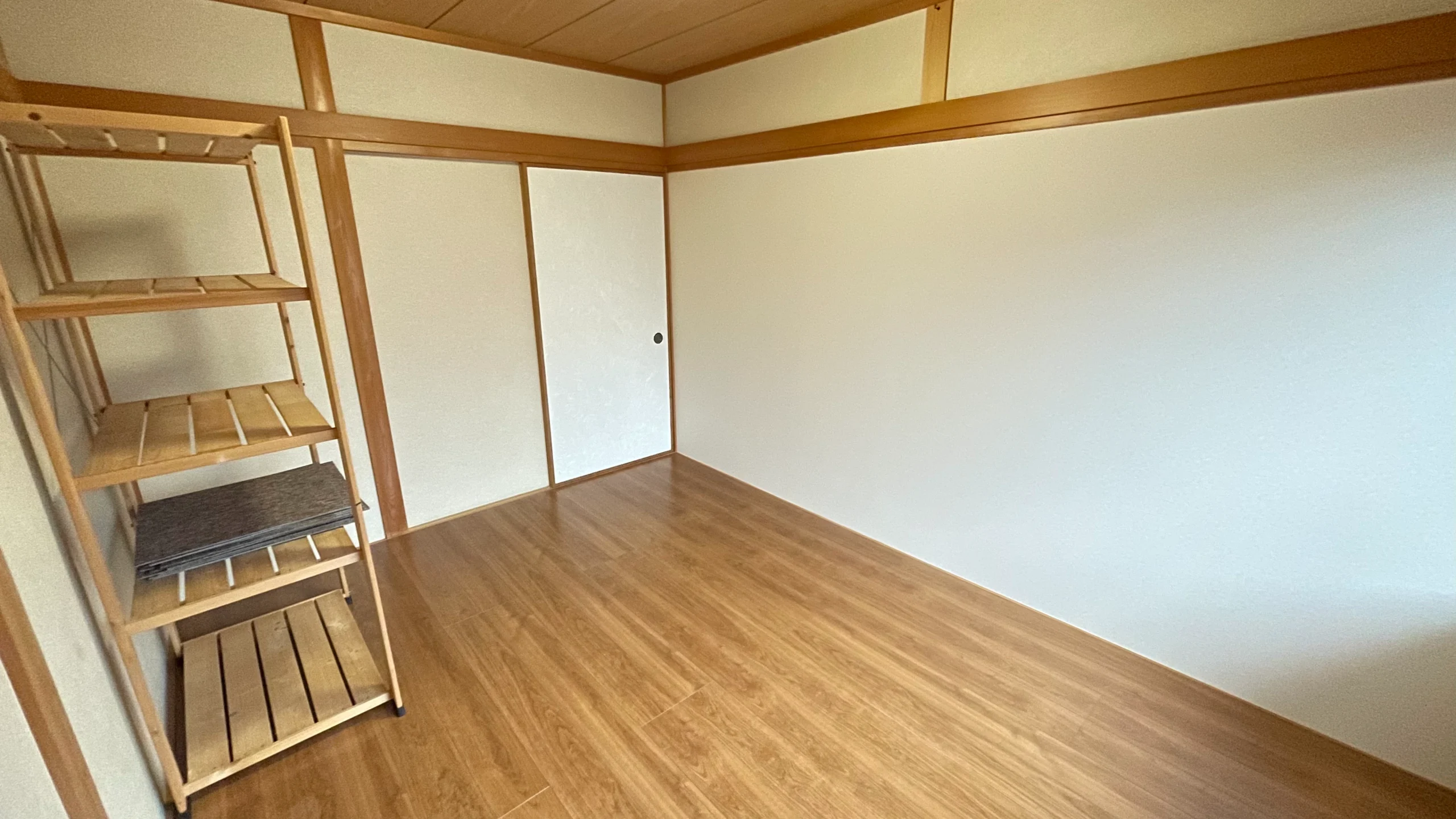 襖続きの部屋に壁を造作し、個室にリフォームした事例