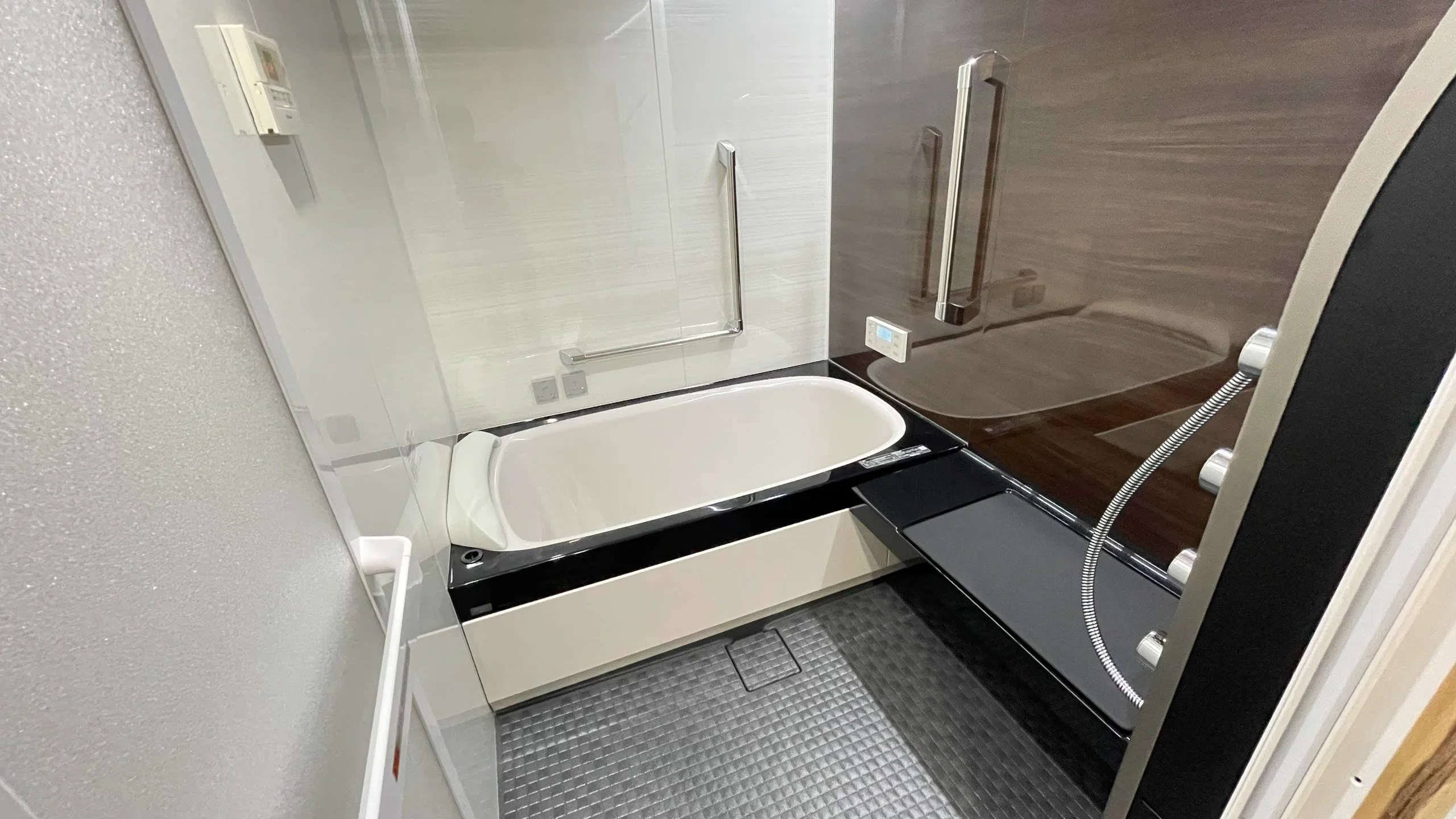 リクシルユニットバス「スパージュ」洗面台「ルミシス」を使用した事例！浴乾交換も！