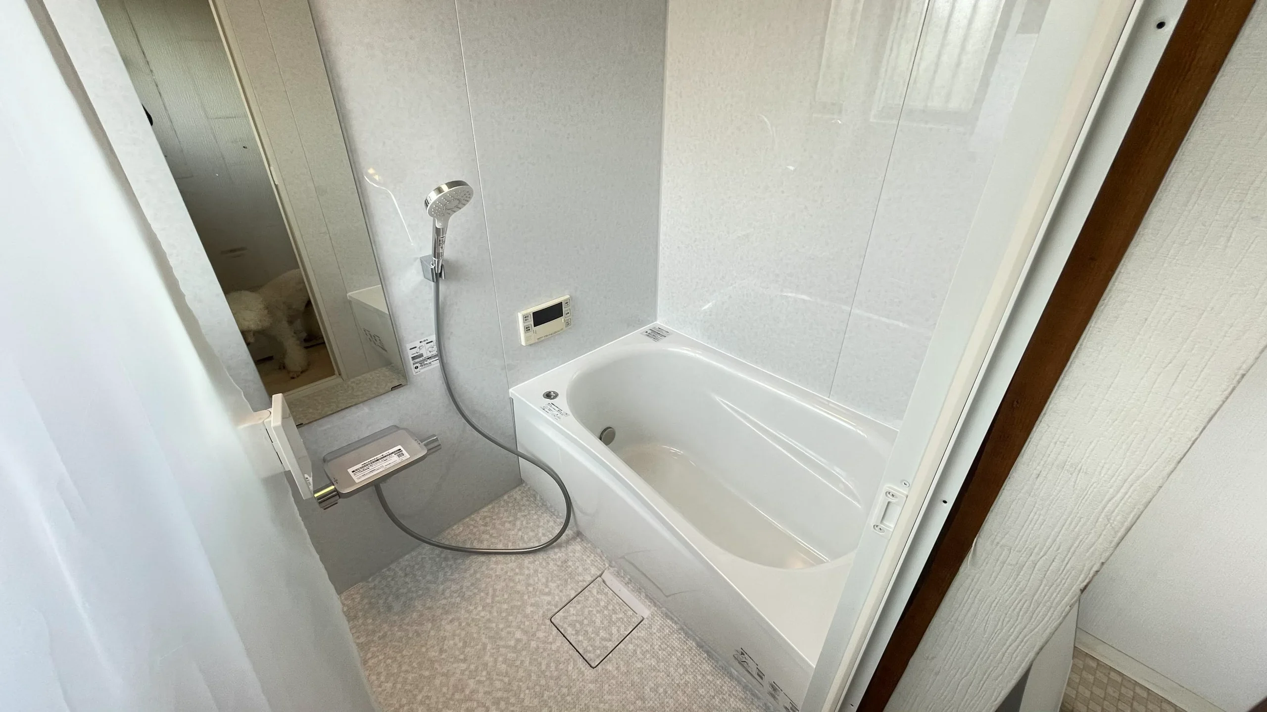 洗面台・タイルの浴室をTOTO「サクア」・「サザナ」でリフォームした事例