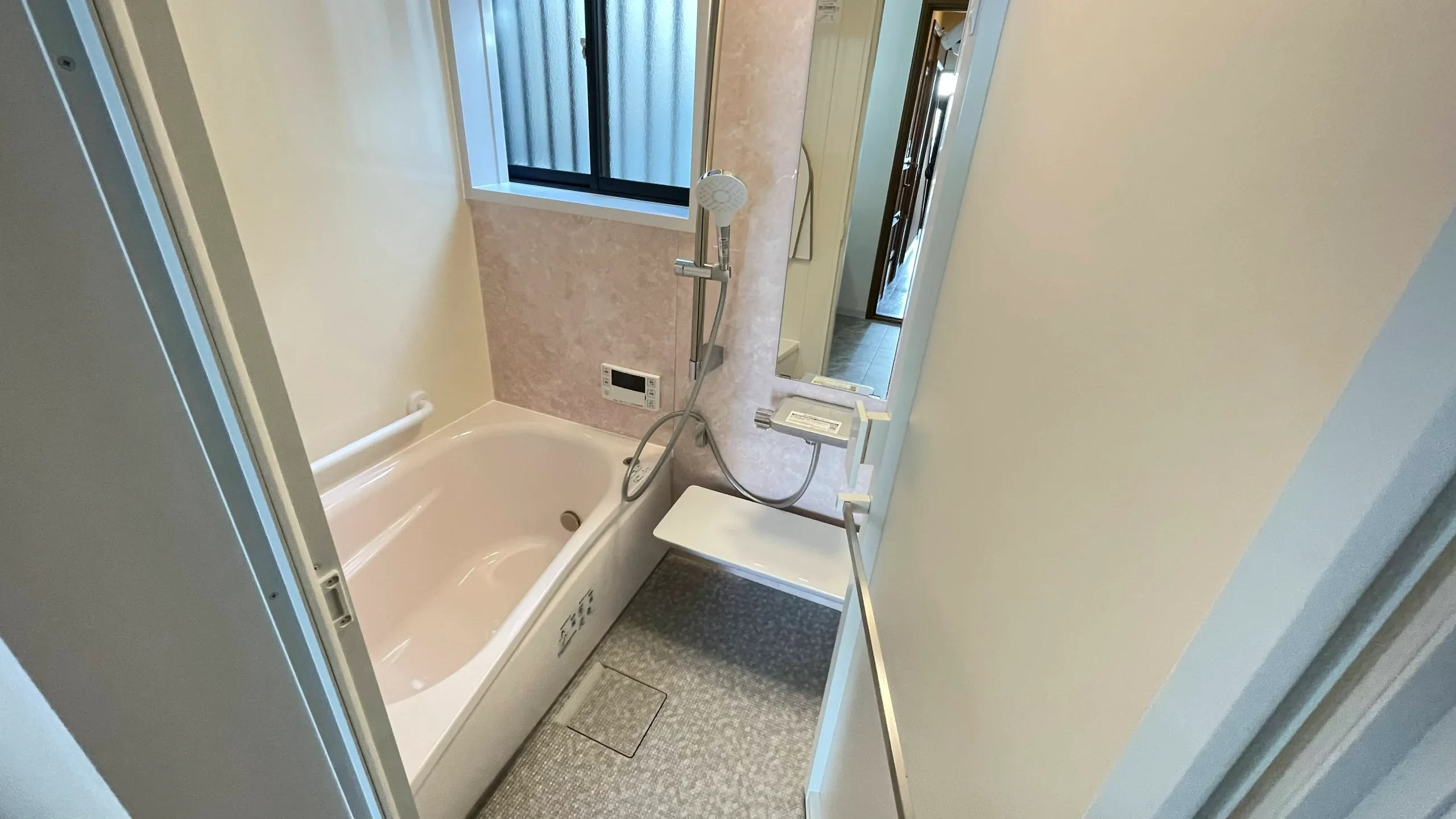 タイルの在来浴室を人気のTOTOユニットバス「サザナ」へリフォームした事例